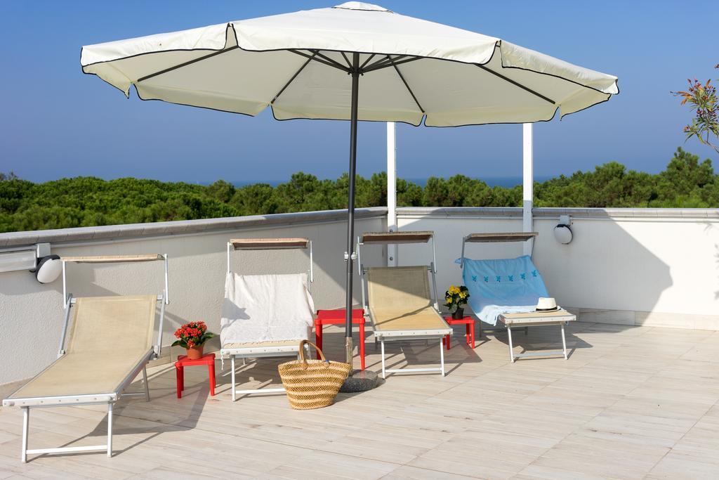 Regina Hotel E Ristorante Punta Marina Exterior foto
